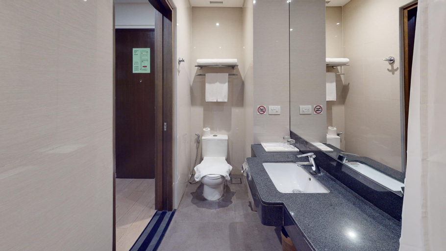 Bathroom 7