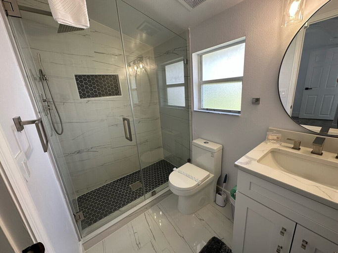 Bathroom 3, Modern, Fully Updated Southern Dunes Home - Golf Course Views, Polk