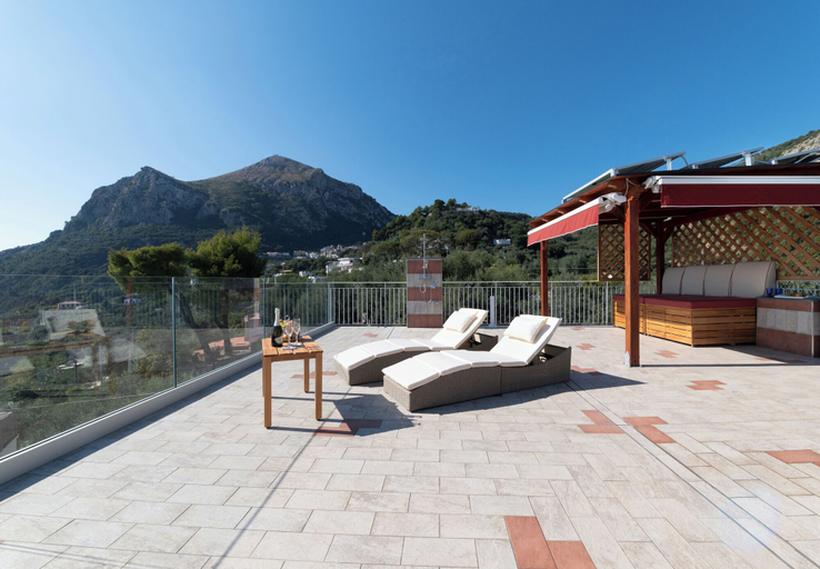 Others 4, MAIN Roof Terrace Apartment, Napoli
