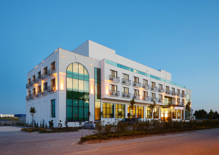 Exterior & Views