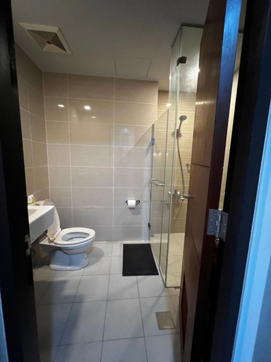 Others 5, 1 BR Uptown BGC across Uptown Mall, Taguig