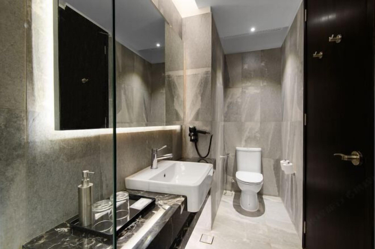 Bathroom 13