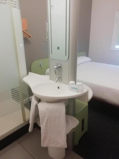 Bathroom 2, SUN1 Edenvale, Ekurhuleni