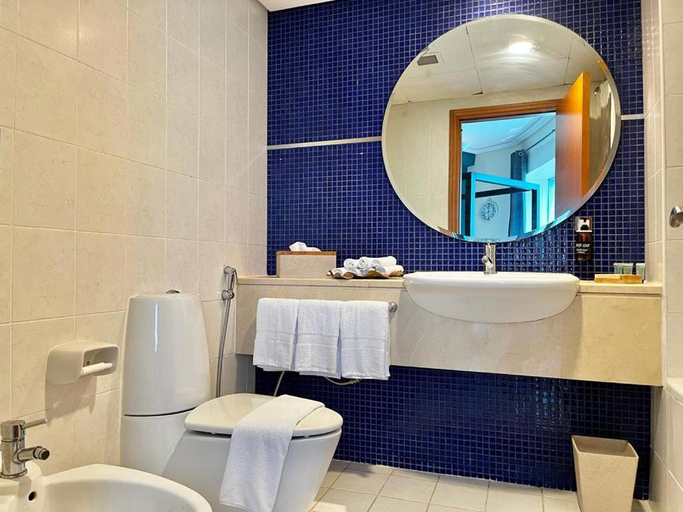Bathroom 3, Chic 3 bedroom apartment , Dubai