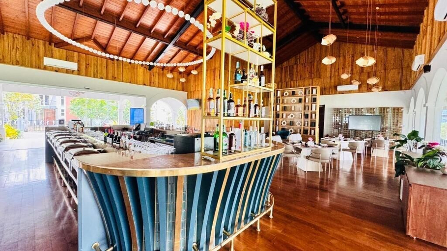 Food & Drinks 4, Luxurious 3 Bedroom Apartment, Horana