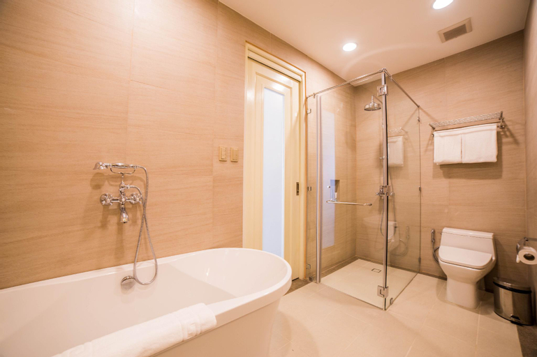 Bathroom 14