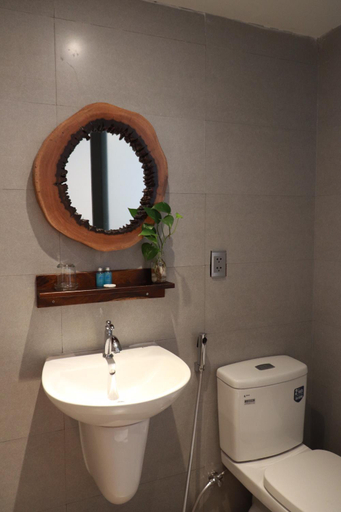 Bathroom, Amacon Hotel & Coffee, Buon Ma Thuot