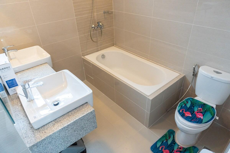 Bathroom 4, A2J Luxury Uptown 3BR Suite Near Uptown Mall, Taguig