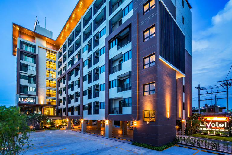 Exterior 1
