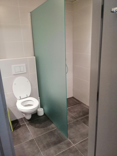 Bathroom, Durbuy, ses ruelles pittoresques et sa gastronomie, Luxembourg