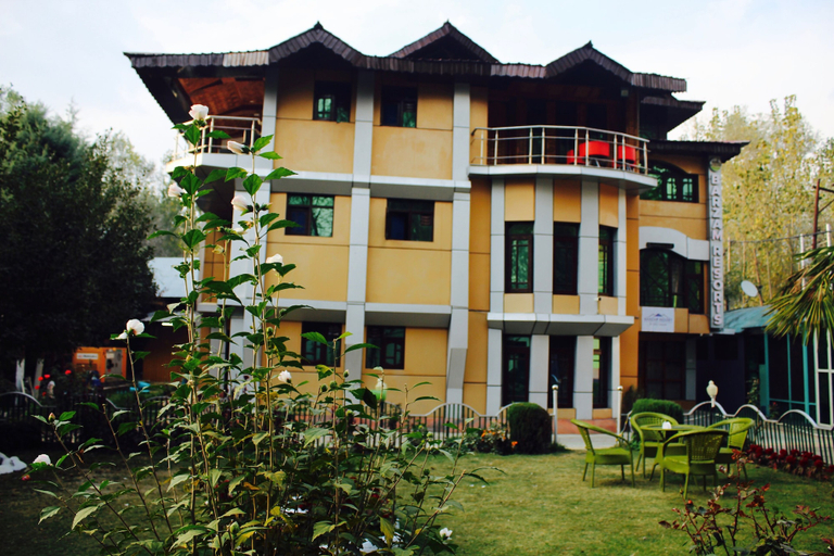 Exterior & Views