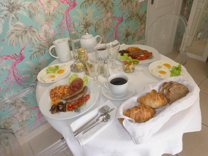 Food & Drinks 5, Chambre Bed and Breakfast dans la Villa Cypra, Alpes-Maritimes