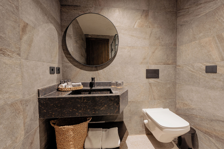 Bathroom 5, Sentido Naga Bay, Safaja