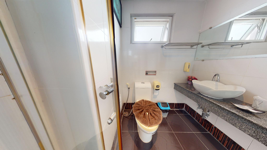 Bathroom 7