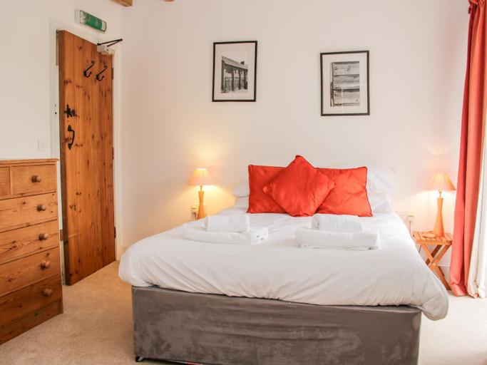 Bedroom 2, Stockbatch Granary at Pitchford Estate, Shropshire
