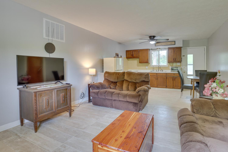 Others 5, Cozy Youngstown Apartment w/ Central A/C + Heating, Mahoning