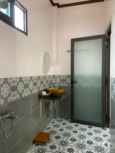 Bathroom 3, Gió coffee and homestay, Phan Thiết