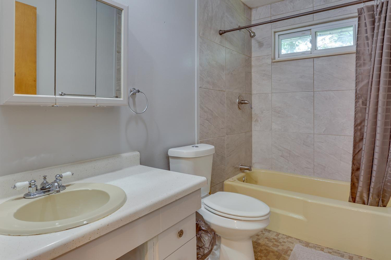 Bathroom 3, Cozy Youngstown Apartment w/ Central A/C + Heating, Mahoning