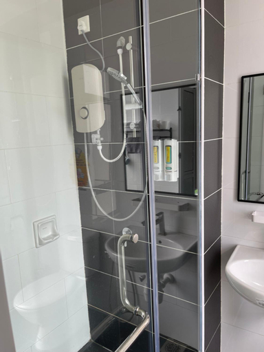 Bathroom 14