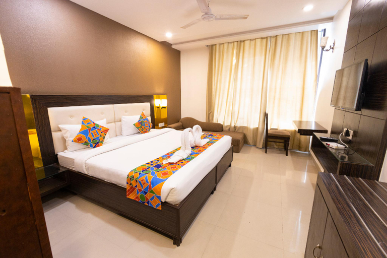 Bedroom 3, Hotel Sahib’s Lighthouse -Family & Corporate hotel, Agra