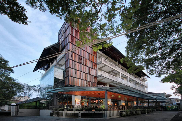 Exterior 4