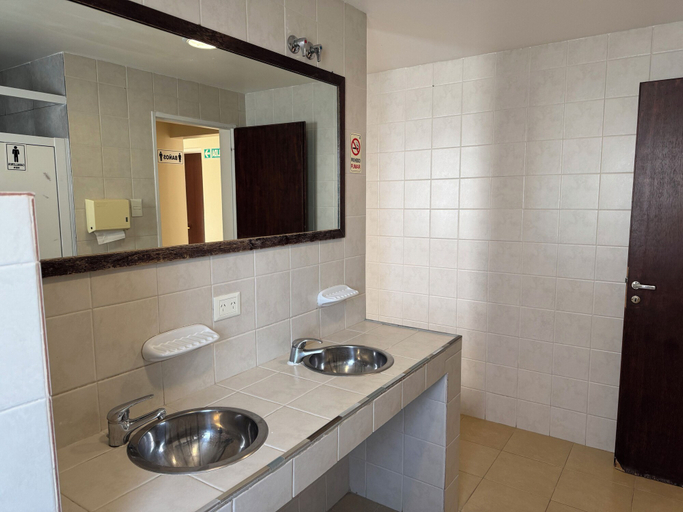 Bathroom 4, Posada Ruta Nacional 40, Güer Aike