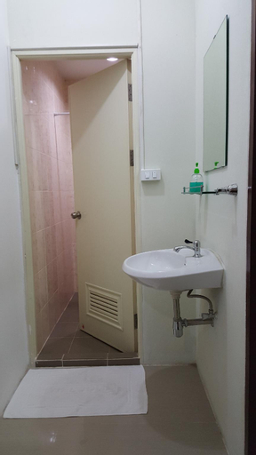 Bathroom 10