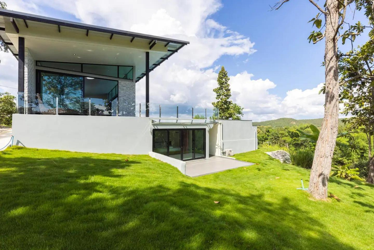 Exterior 12