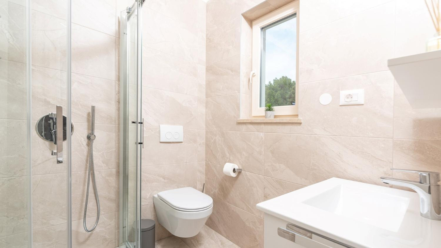 Bathroom 3, Villa Oliveti, Poreč