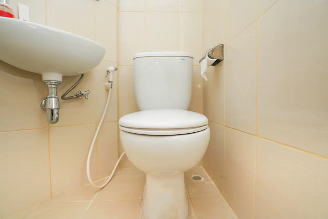 Bathroom 3, Capital O 91962 Pavilion Permata Surabaya, Surabaya