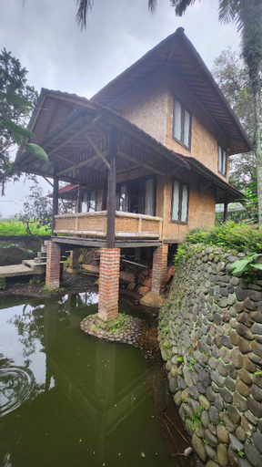 Exterior 14