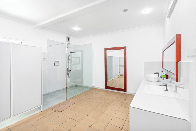 Bathroom 4, Treetop Resort, Beruwala
