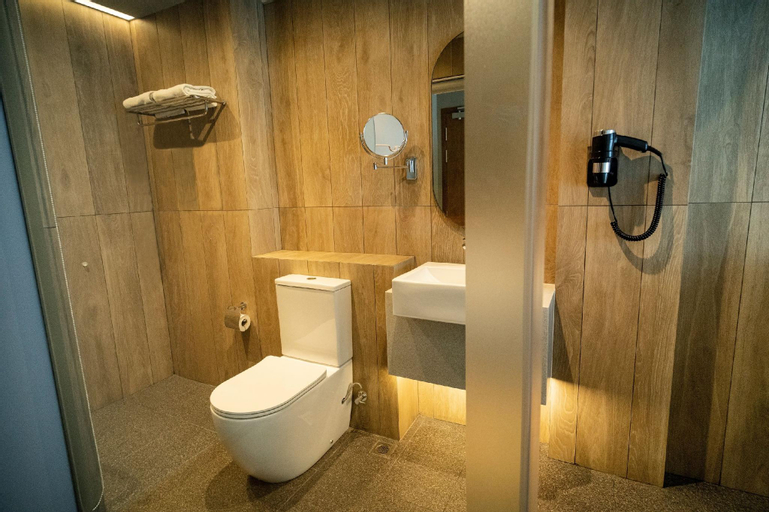 Bathroom 4