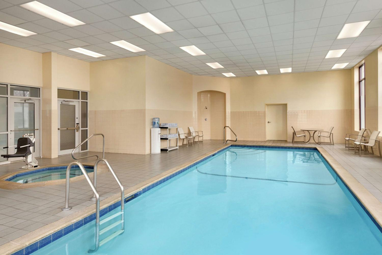 Sport & Beauty, Embassy Suites by Hilton Boston at Logan Airport, Boston