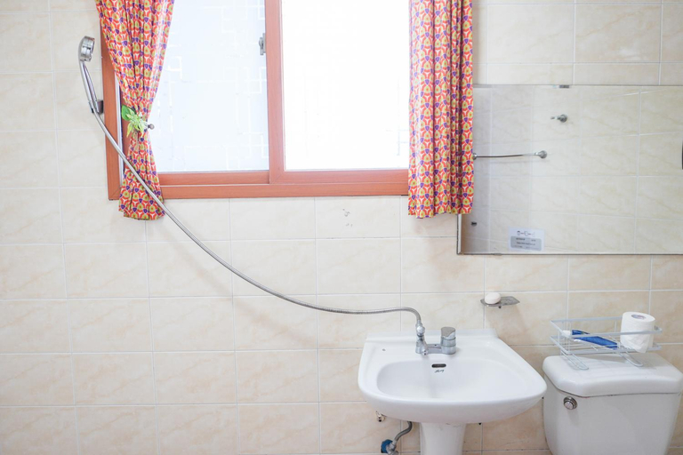 Bathroom 5, Empathy Guesthouse, Buk