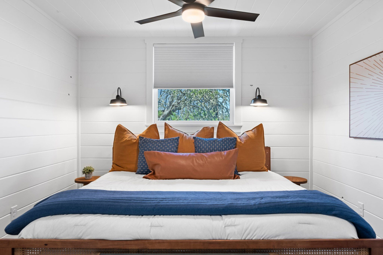 Bedroom 3, Chin 1, Gillespie