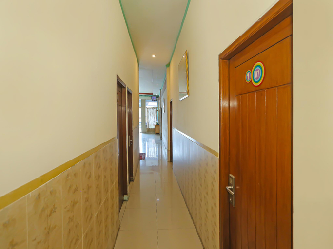 Others 3, OYO 92469 Hotel Sahabat, Tangerang