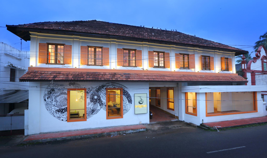 Exterior & Views