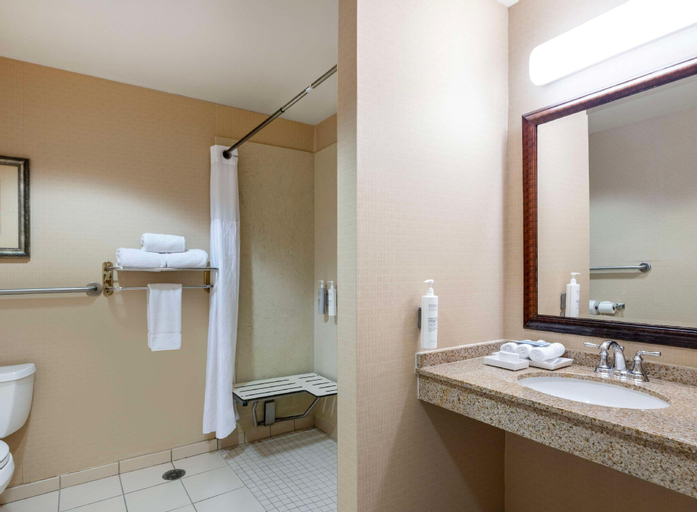Bathroom 14