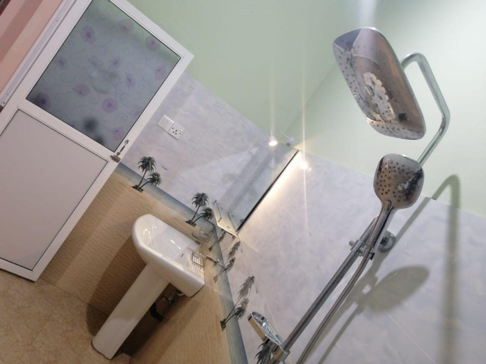 Bathroom 5, Lahiru Airport Villa, Katana