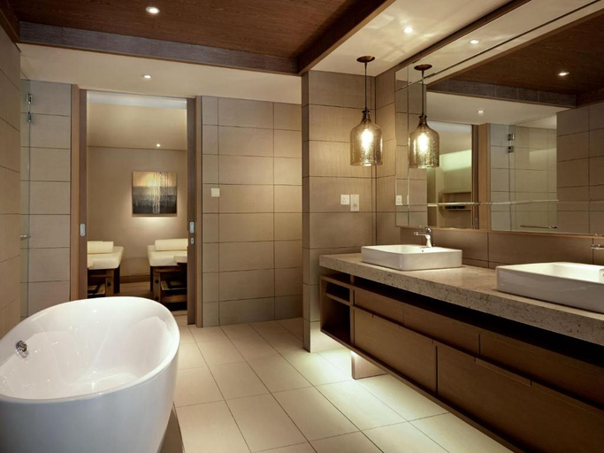 Bathroom 13