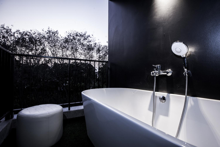 Bathroom 11