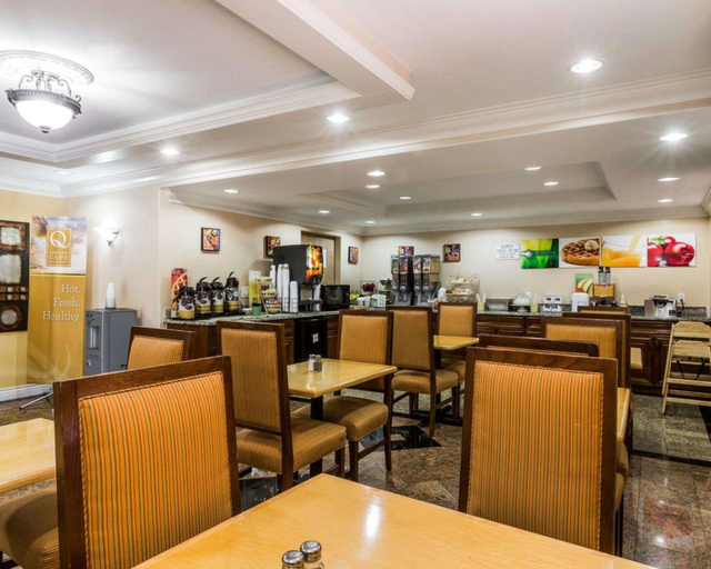 Food & Drinks 5, Quality Inn & Suites, Fulton