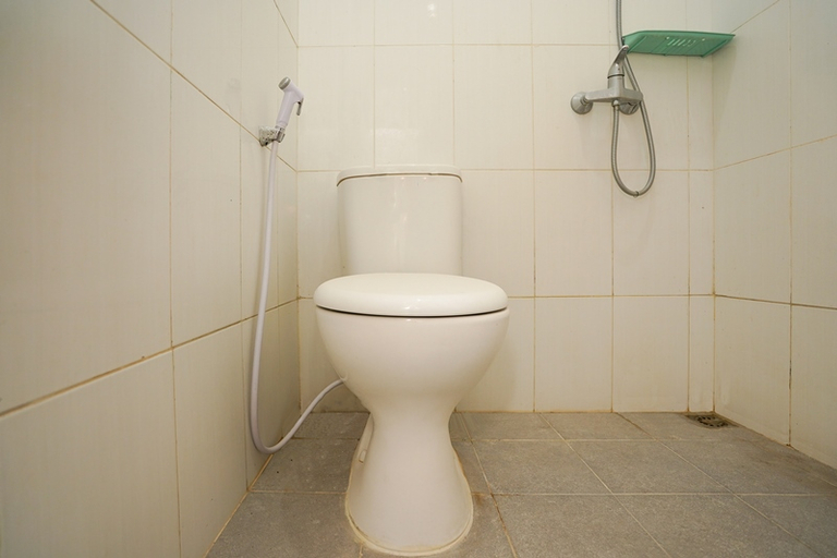 Bathroom 4, Capital O 1086 2oscar, Surabaya