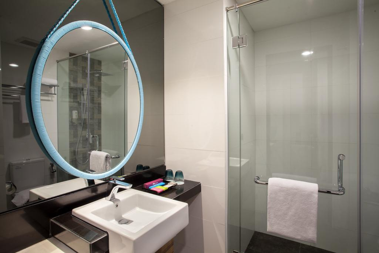 Bathroom 5, ibis Styles Medan Pattimura, Medan