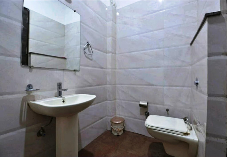 Bathroom 4, Hotel Royals Grand Galaxy, Amritsar