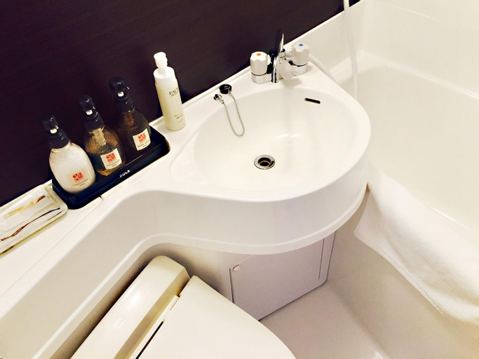 Bathroom 28
