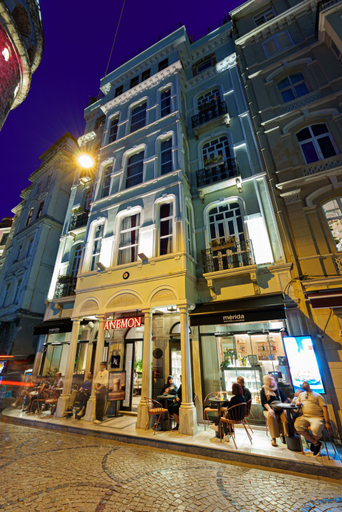 Exterior & Views