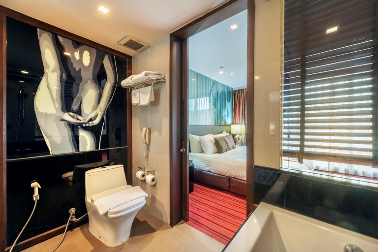 Bathroom 13