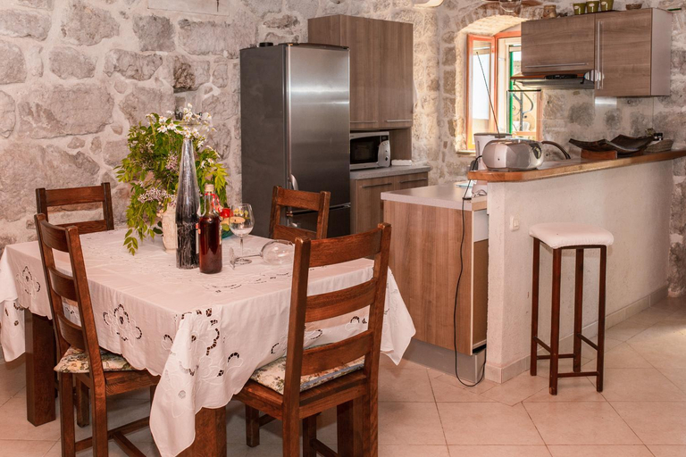 Others 5, Old stone house, Podgora